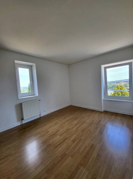 Maison de campagne avec vue et piscine en Ardèche