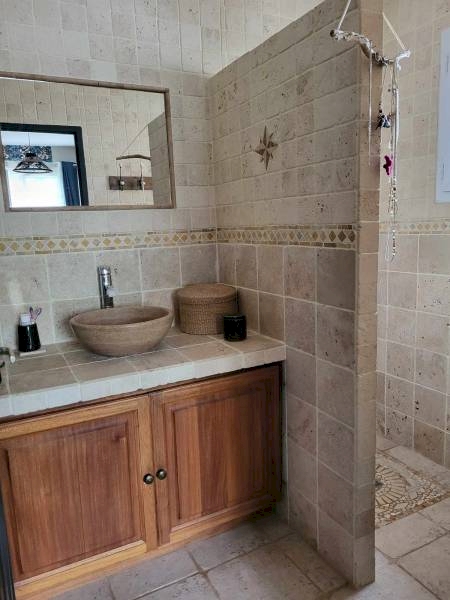 VILLA PROVENCALE AVEC PISCINE ET TERRAIN ARBORE A PEYRAUD