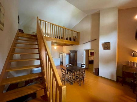 Propriété en Pierre avec 14 hectares de terrain à SAINT JULIEN VOCANCE