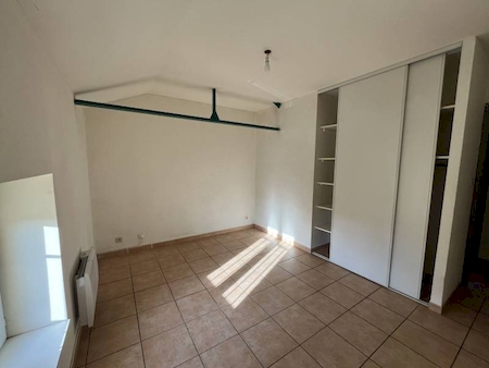 Appartement duplex T4 de 72m² - Terrasse de 30m² - SAINT VALLIER SUD