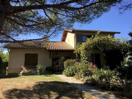 Maison avec garage, cave, terrasse peaugres