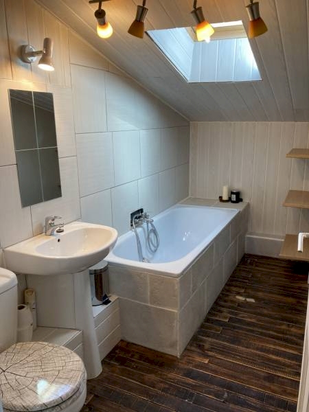 VALLEE DU RHONE - MAISON DE VILLAGE AVEC 4 CHAMBRES-GARAGE-TERRASSE