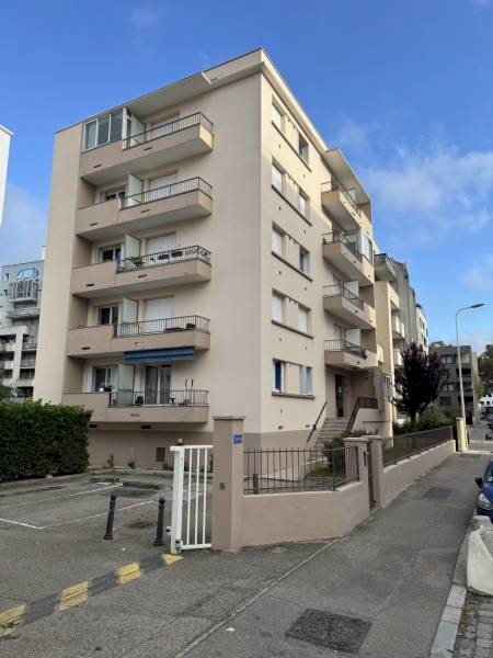 STUDIO 27M² - BALCON ET PARKING - EN PLEIN COEUR DE LYON 7
