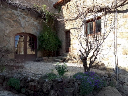 Maison familiale en pierre avec piscine à Quintenas