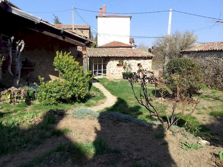 Maison familiale en pierre avec piscine à Quintenas