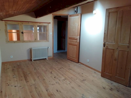 Maison familiale en pierre avec piscine à Quintenas