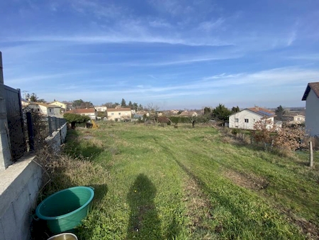 SAINT-CYR - TERRAIN DE 667 M² EN LOTISSEMENT - PROCHE VILLAGE