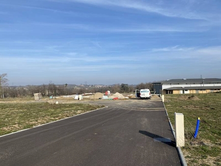 SAINT-CYR - TERRAIN DE 667 M² EN LOTISSEMENT - PROCHE VILLAGE