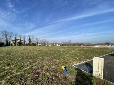 SAINT-CYR - TERRAIN DE 667 M² EN LOTISSEMENT - PROCHE VILLAGE