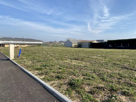 SAINT-CYR - TERRAIN DE 667 M² EN LOTISSEMENT - PROCHE VILLAGE