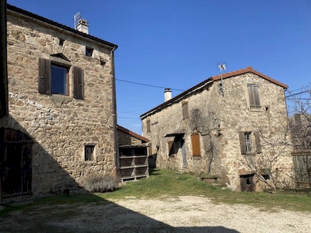 TENEMENT IMMOBILIER EN PIERRE à QUINTENAS