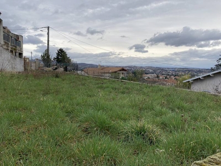 ROIFFIEUX - TERRAIN A BATIR - PROCHE CENTRE VILLAGE - JOLIE VUE