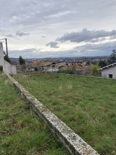 ROIFFIEUX - TERRAIN A BATIR - PROCHE CENTRE VILLAGE - JOLIE VUE