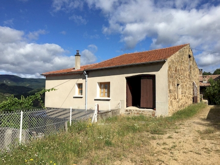 BATISSE EN PIERRE SATILLIEU IDEAL POUR UN GITE
