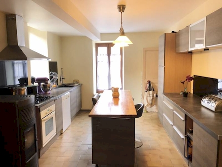 Maison familiale 6 chambres à ST ETIENNE DE VALOUX