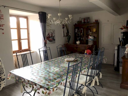 Maison familiale 6 chambres à ST ETIENNE DE VALOUX