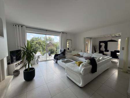 Proximité du golf de Gourdan – Superbe propriété 247m² avec parc paysager et piscine à Saint Clair