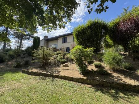 Proximité du golf de Gourdan – Superbe propriété 247m² avec parc paysager et piscine à Saint Clair
