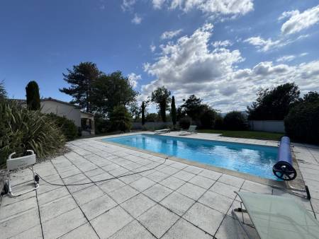 Proximité du golf de Gourdan – Superbe propriété 247m² avec parc paysager et piscine à Saint Clair