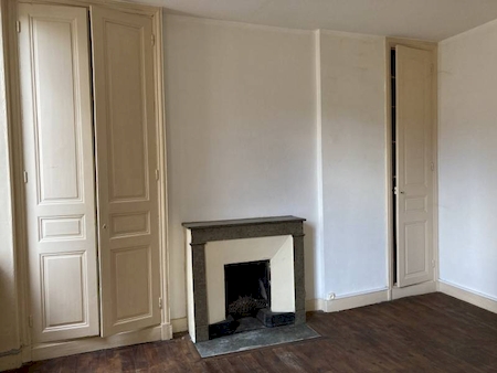 ANNONAY - Immeuble proche de la place des Cordeliers