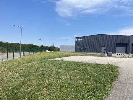Local Commercial 600m² à DAVEZIEUX