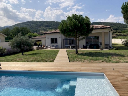St Alban d'Ay, villa plain pied de 200m² avec piscine