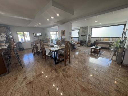 Villa T5 avec piscine à ANNEYRON