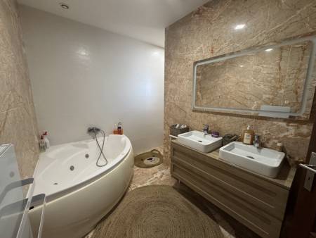 Villa T5 avec piscine à ANNEYRON