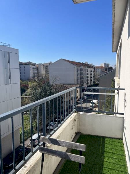 STUDIO 27M² - BALCON ET PARKING - EN PLEIN COEUR DE LYON 7
