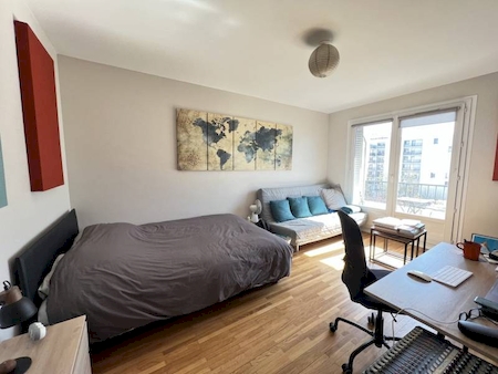 STUDIO 27M² - BALCON ET PARKING - EN PLEIN COEUR DE LYON 7