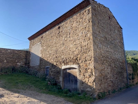 Tènement en pierre, maison à restaurer avec dépendances à BROSSAINC