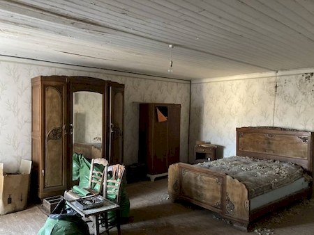 Tènement en pierre, maison à restaurer avec dépendances à BROSSAINC