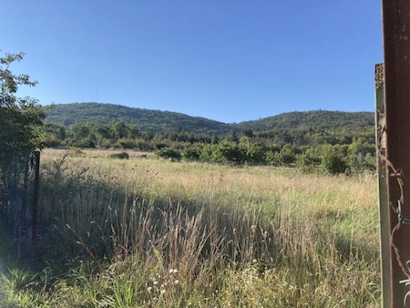 Tènement en pierre, maison à restaurer avec dépendances à BROSSAINC