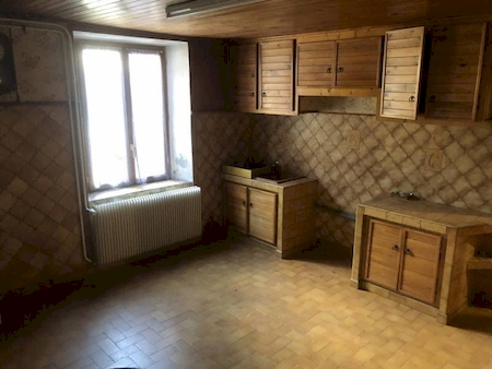 MAISON EN PIERRE AVEC DEPENDANCES ET TERRAIN A ECLASSAN