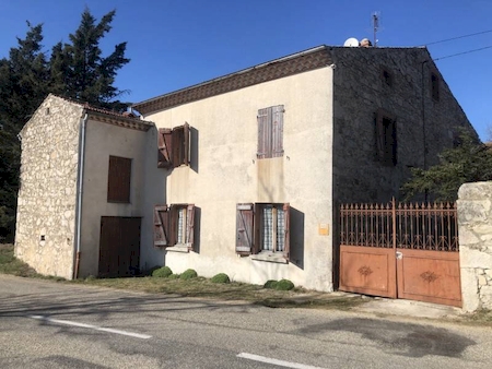 MAISON EN PIERRE AVEC DEPENDANCES ET TERRAIN A ECLASSAN