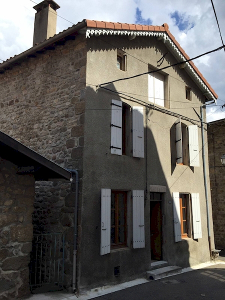 séjour lumineux à rénover eurosud immo annonay satillieu maison de village maison en pierre commerces de proximité