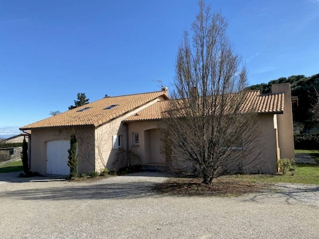 AU COEUR DU VILLAGE DE ROIFFIEUX- MAISON de 180m² avec 5 chambres.