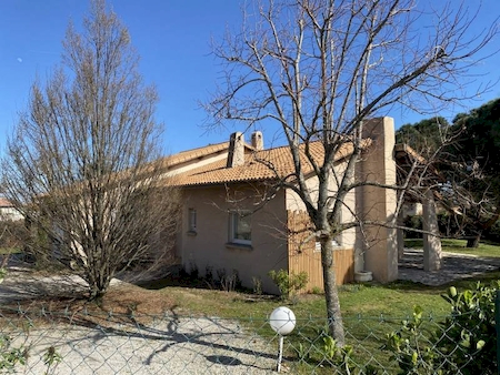 AU COEUR DU VILLAGE DE ROIFFIEUX- MAISON de 180m² avec 5 chambres.