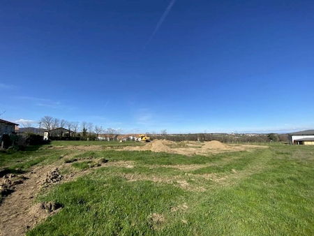 SAINT-CYR - TERRAIN DE 630 M² EN LOTISSEMENT - PROCHE VILLAGE