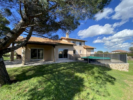 AU COEUR DU VILLAGE DE ROIFFIEUX- MAISON de 180m² avec 5 chambres.