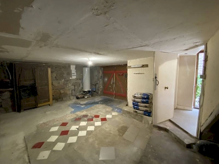 ROIFFIEUX - MAISON DE VILLAGE EN PIERRE AVEC GARAGE 2 ROUES