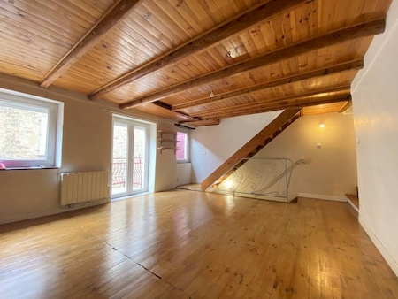 ROIFFIEUX - MAISON DE VILLAGE EN PIERRE AVEC GARAGE 2 ROUES
