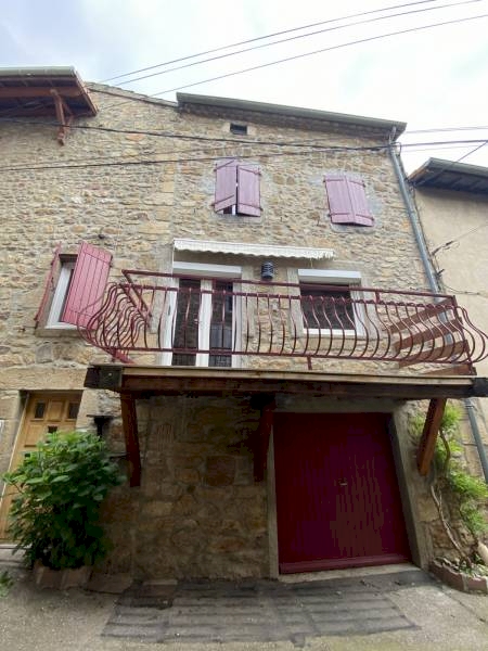 ROIFFIEUX - MAISON DE VILLAGE EN PIERRE AVEC GARAGE 2 ROUES