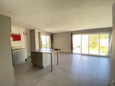 VALLEE DU RHONE - MAISON PP AVEC PISCINE - 3 CHAMBRES + BUREAU