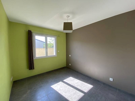 VALLEE DU RHONE - MAISON PP AVEC PISCINE - 3 CHAMBRES + BUREAU