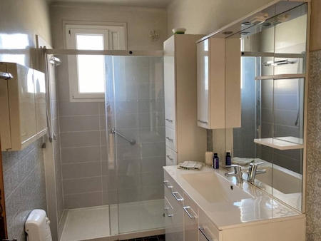 ANNONAY - QUARTIER ECOLE - 2 GRANDS GARAGES - MAISON AVEC 1123M² DE TERRAIN