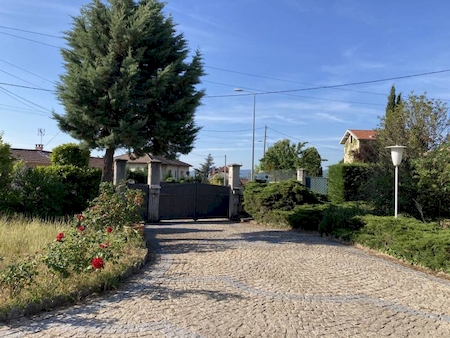 ANNONAY - QUARTIER ECOLE - 2 GRANDS GARAGES - MAISON AVEC 1123M² DE TERRAIN