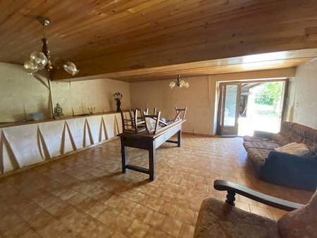 SATILLIEU- MAISON A RENOVER AVEC DEPENDANCE