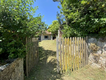 SATILLIEU- MAISON A RENOVER AVEC DEPENDANCE