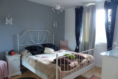 jolie chambre à l'étage très lumineuse eurosud immo annonay